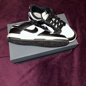 Nike Dual-Tone Black and White Sneakers Panda dunks